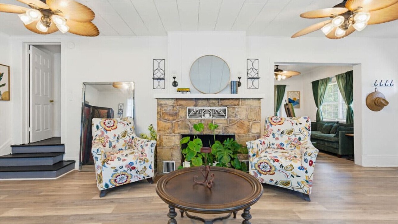 Photo of Livingroom in Historic Downtown Melbourne