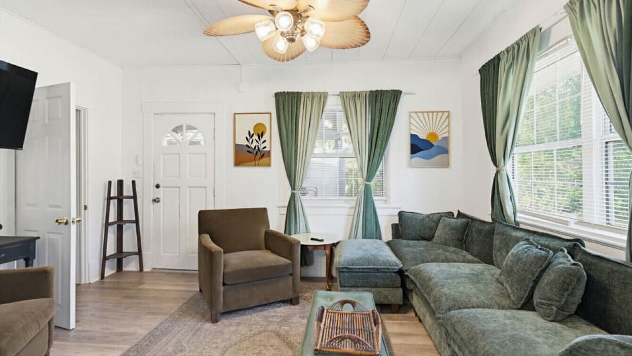 Photo of Bedroom in Historic Downtown Melbourne