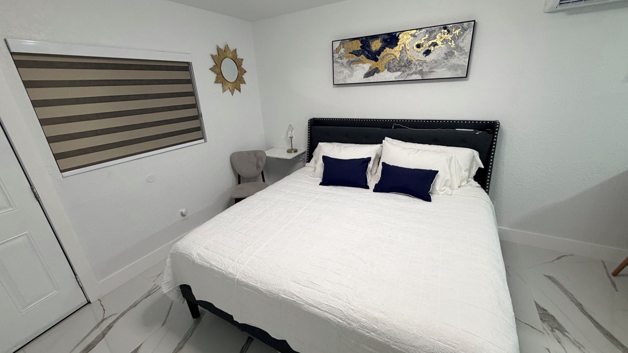 Photo of Bedroom in Town N County Park