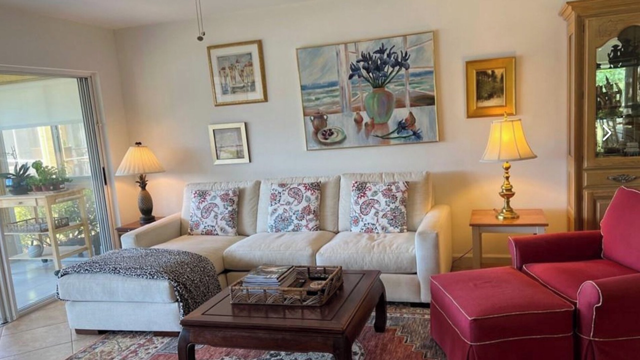 Photo of Livingroom in Imperial Golf Estates