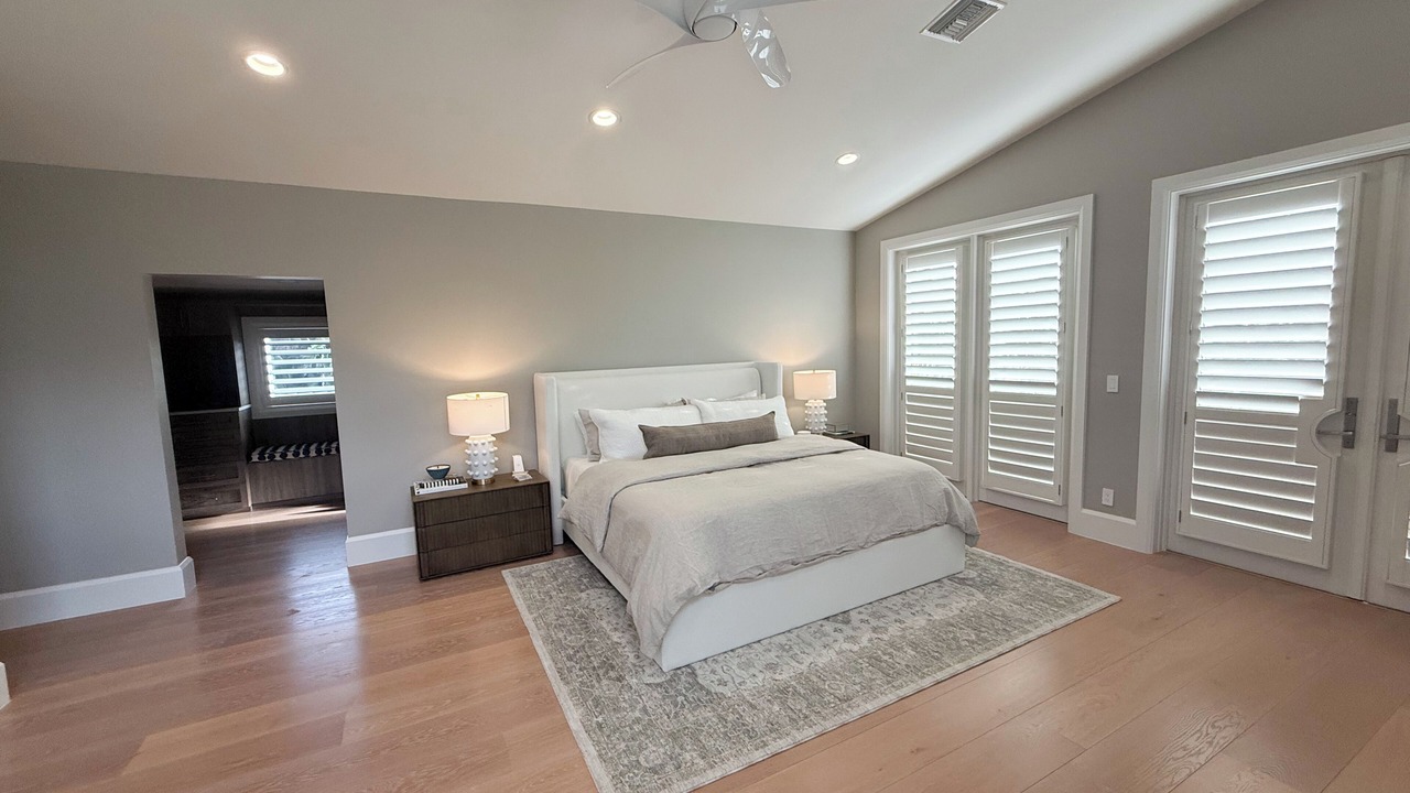 Photo of Bedroom in Aqualane Shores