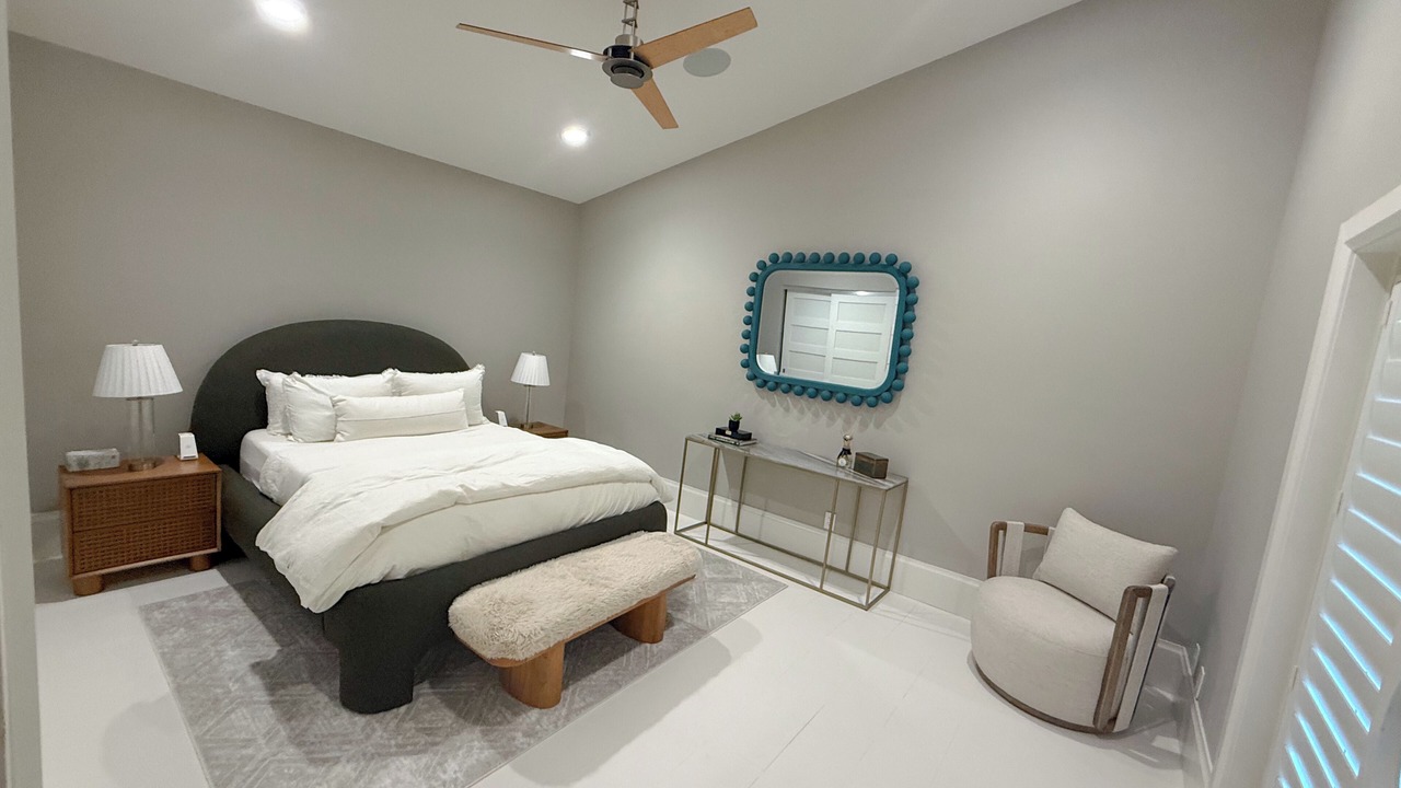 Photo of Bedroom in Aqualane Shores