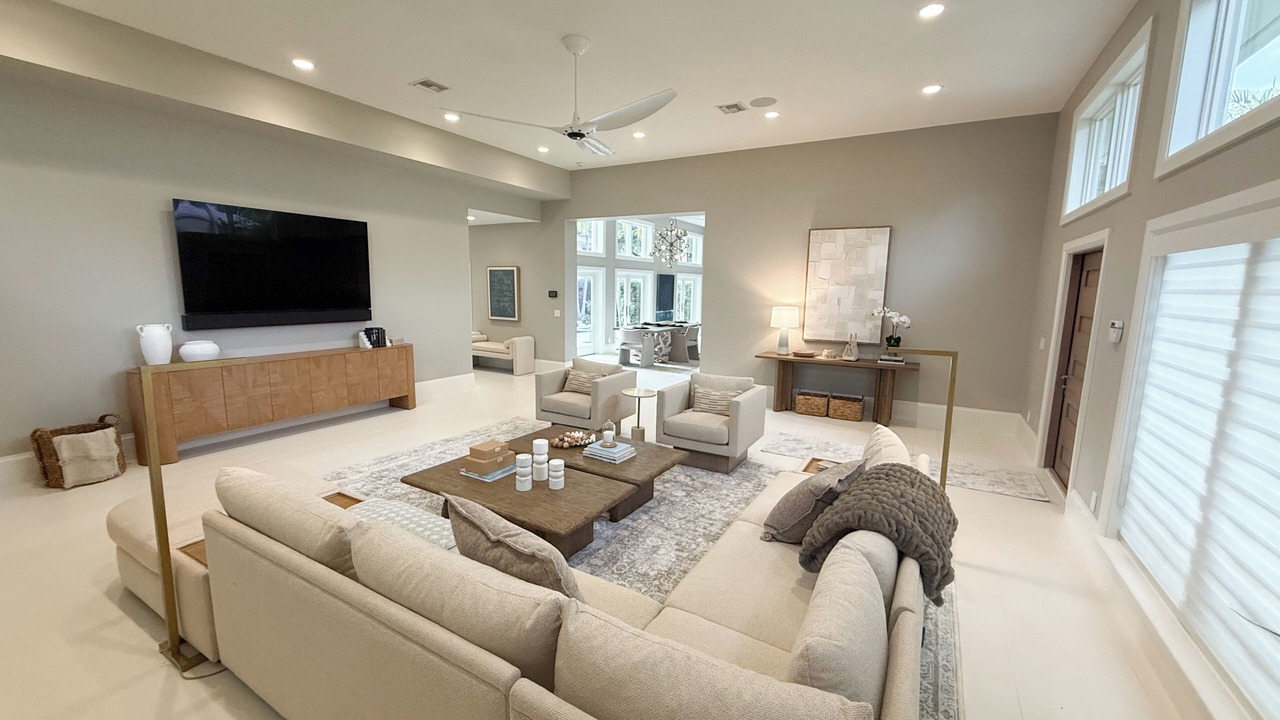 Photo of Livingroom in Aqualane Shores