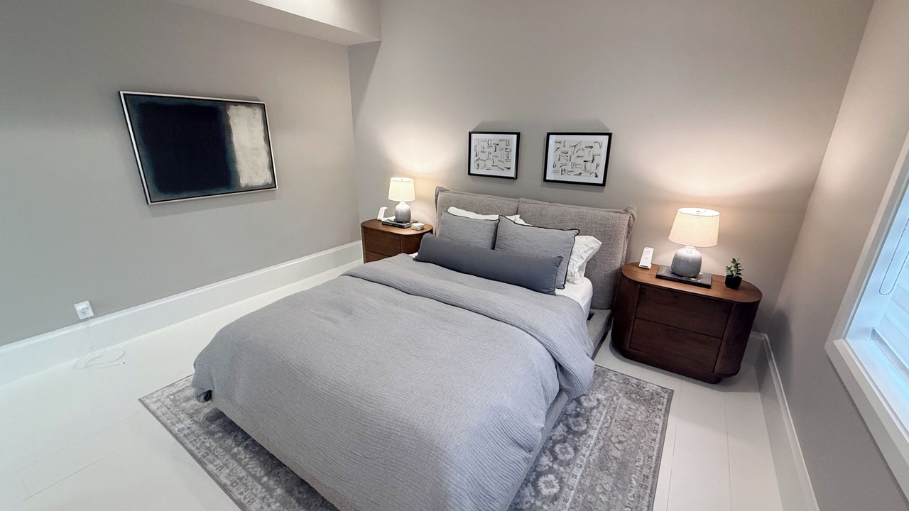 Photo of Bedroom in Aqualane Shores