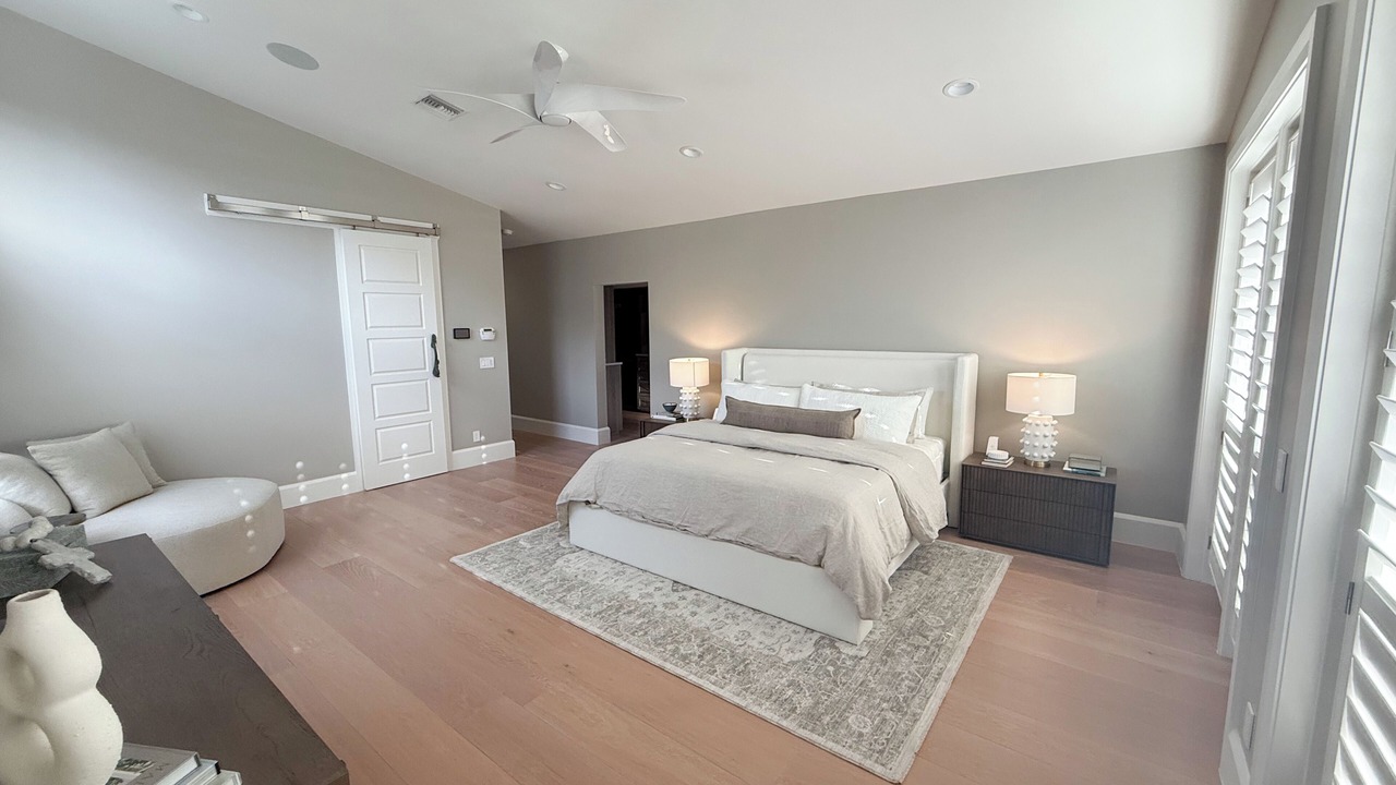 Photo of Bedroom in Aqualane Shores