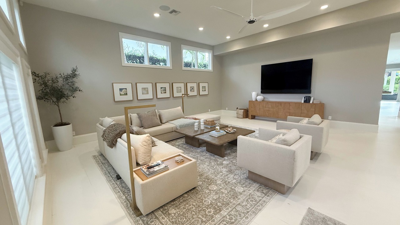 Photo of Livingroom in Aqualane Shores
