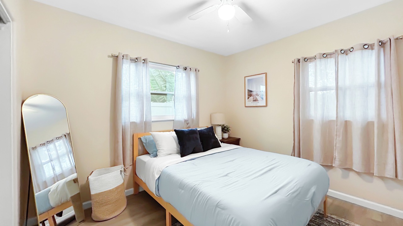 Photo of Bedroom in United Central