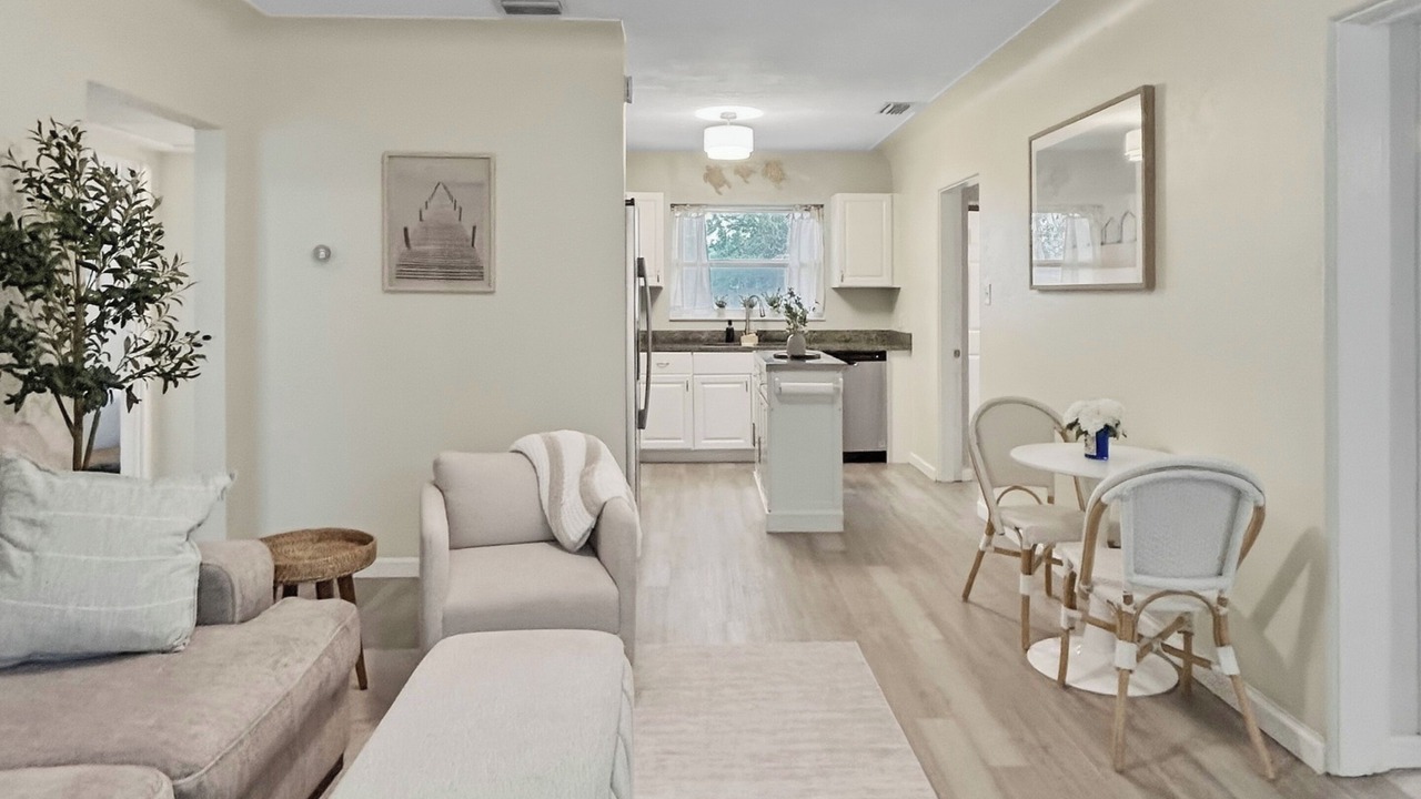Photo of Livingroom in United Central