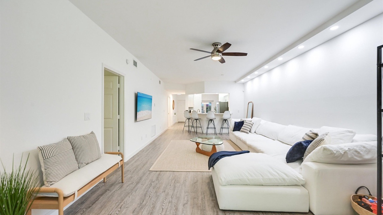 Photo of Livingroom in Pelican Bay