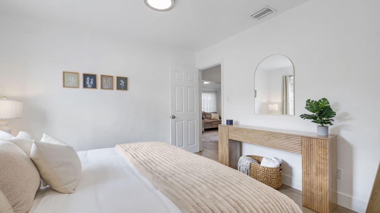 Photo of Bedroom in Coral Way