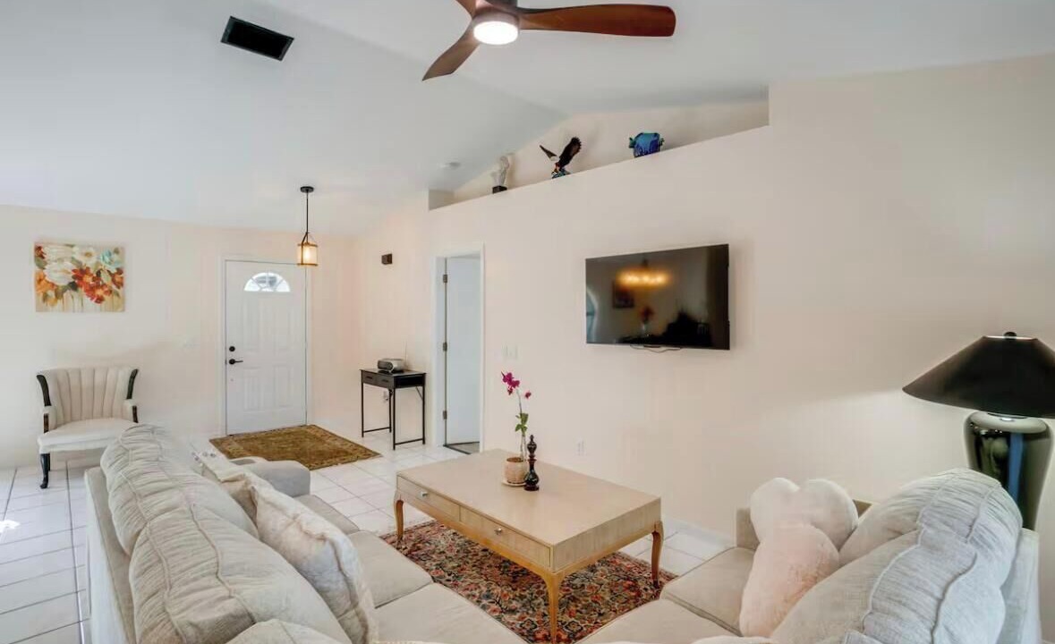 Photo of Livingroom in Englewood