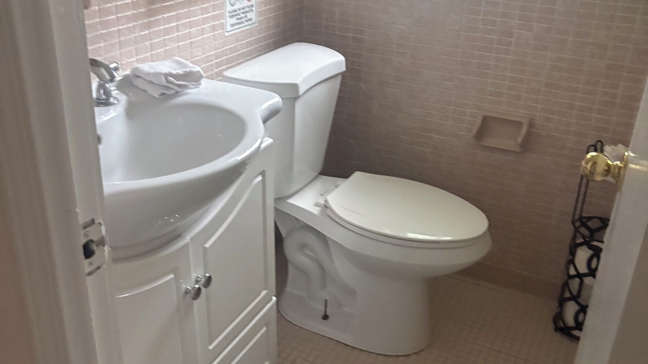 Photo of Bathroom in Poiciana Park II