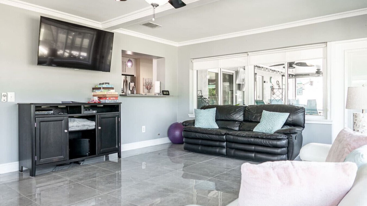 Photo of Livingroom in River Park