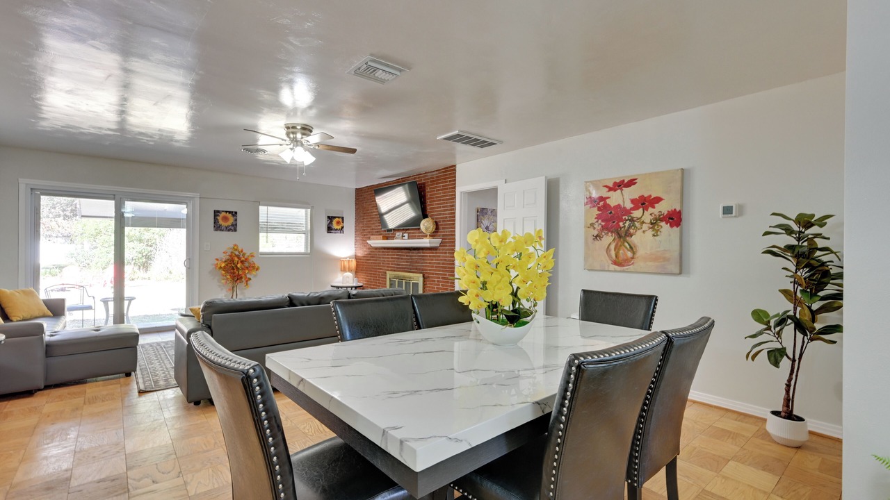 Photo of Livingroom in Bearss Plaza