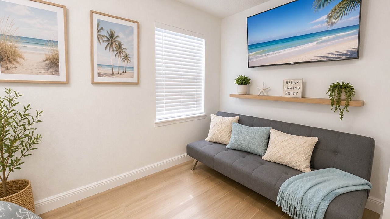 Photo of Livingroom in Town N County Park