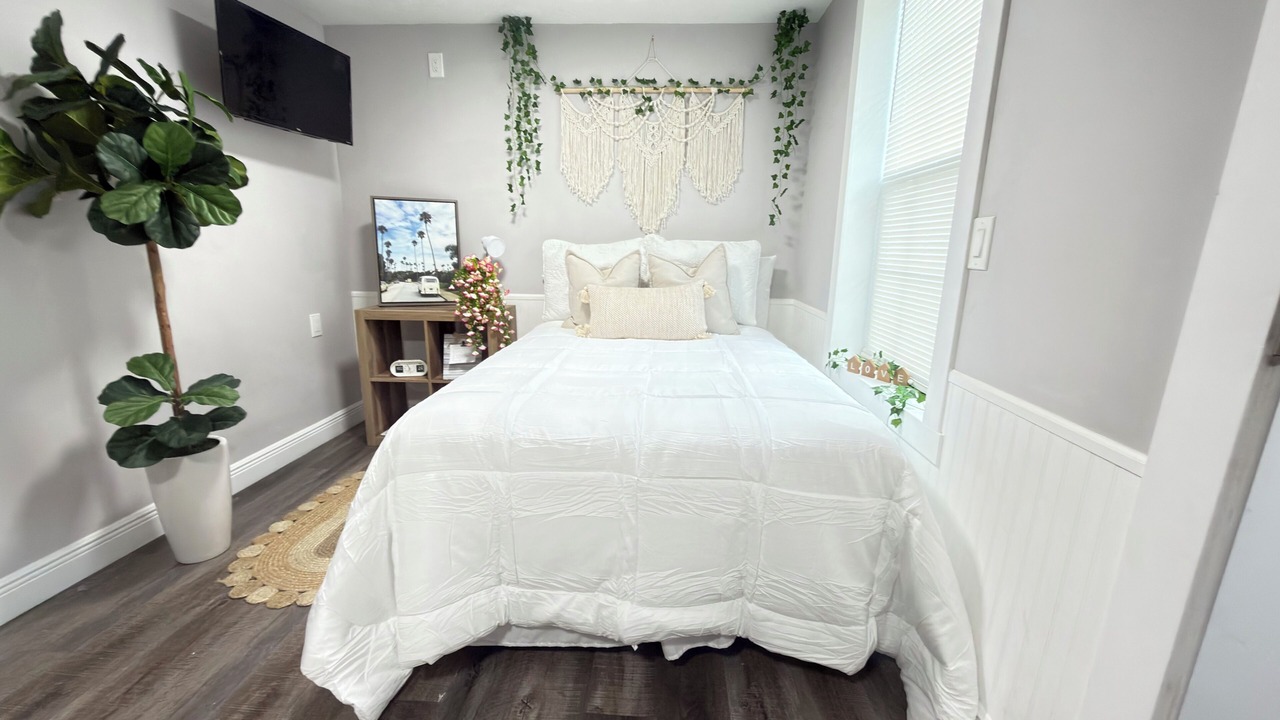 Photo of Bedroom in Bearss Plaza