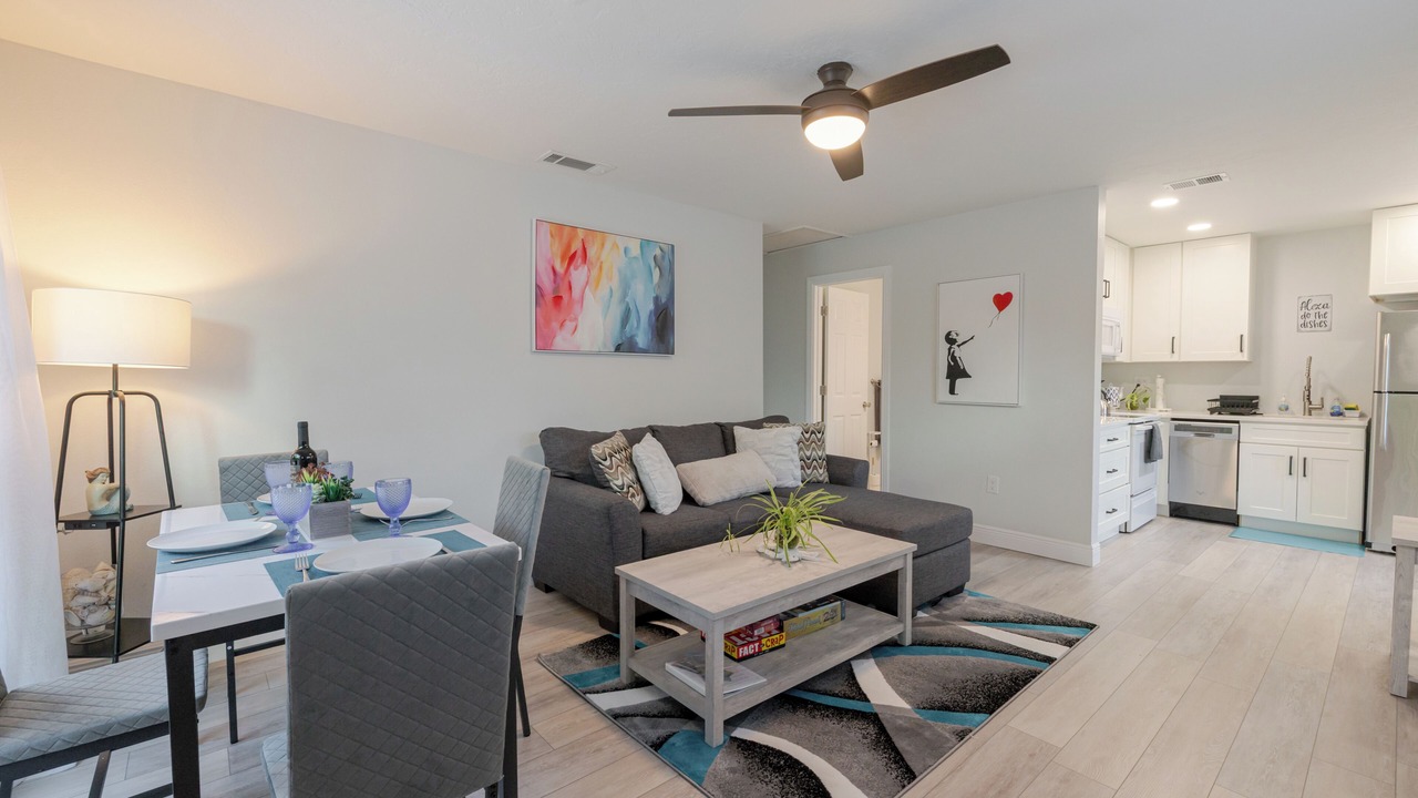 Photo of Livingroom in Gillespie Park