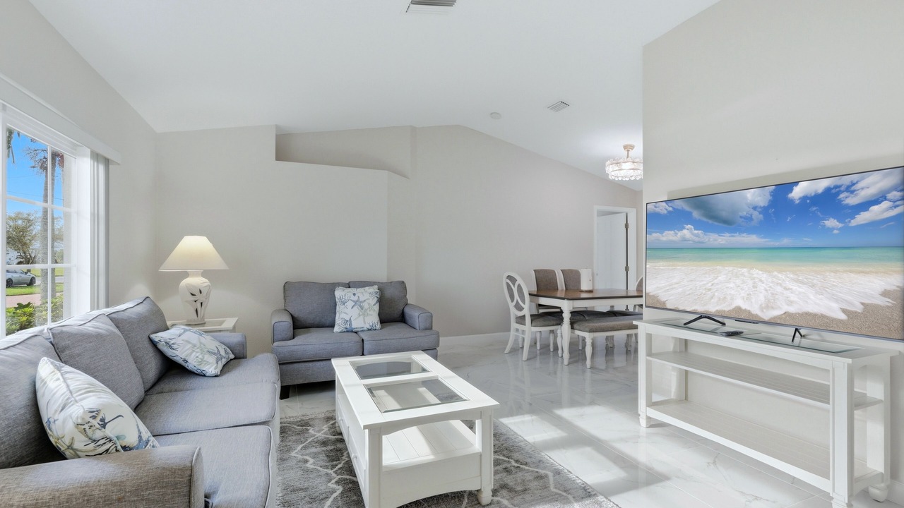 Photo of Livingroom in Gulf Cove