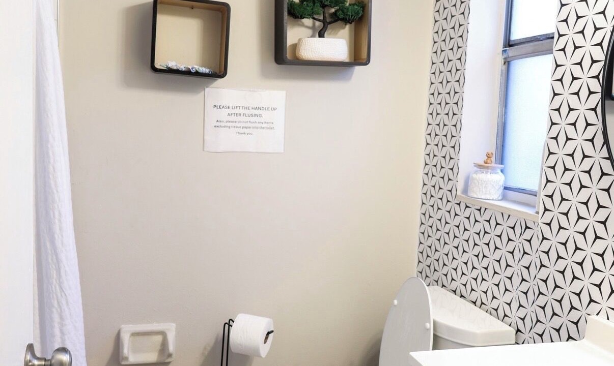 Photo of Bathroom in Carver City - Lincoln Gardens