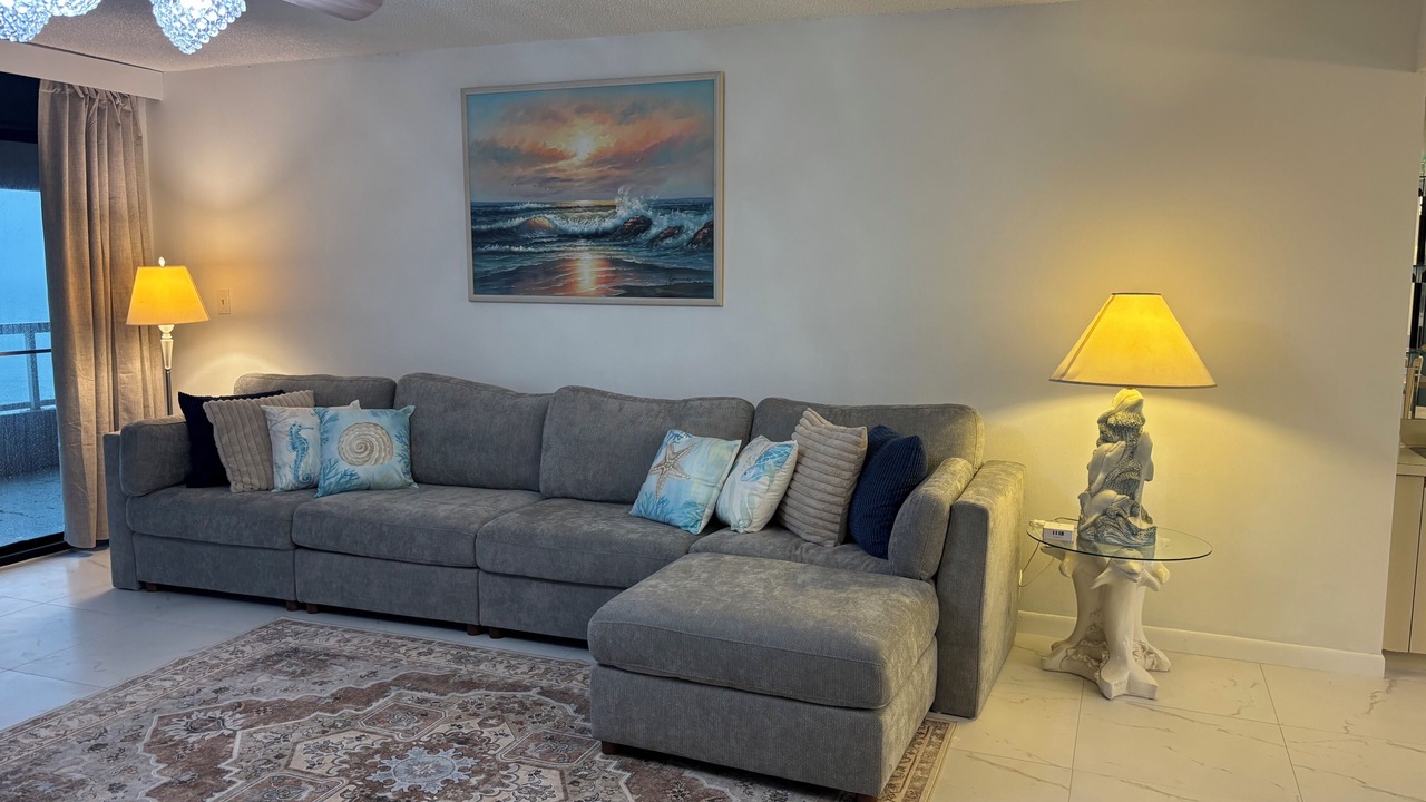 Photo of Livingroom in Sand Key