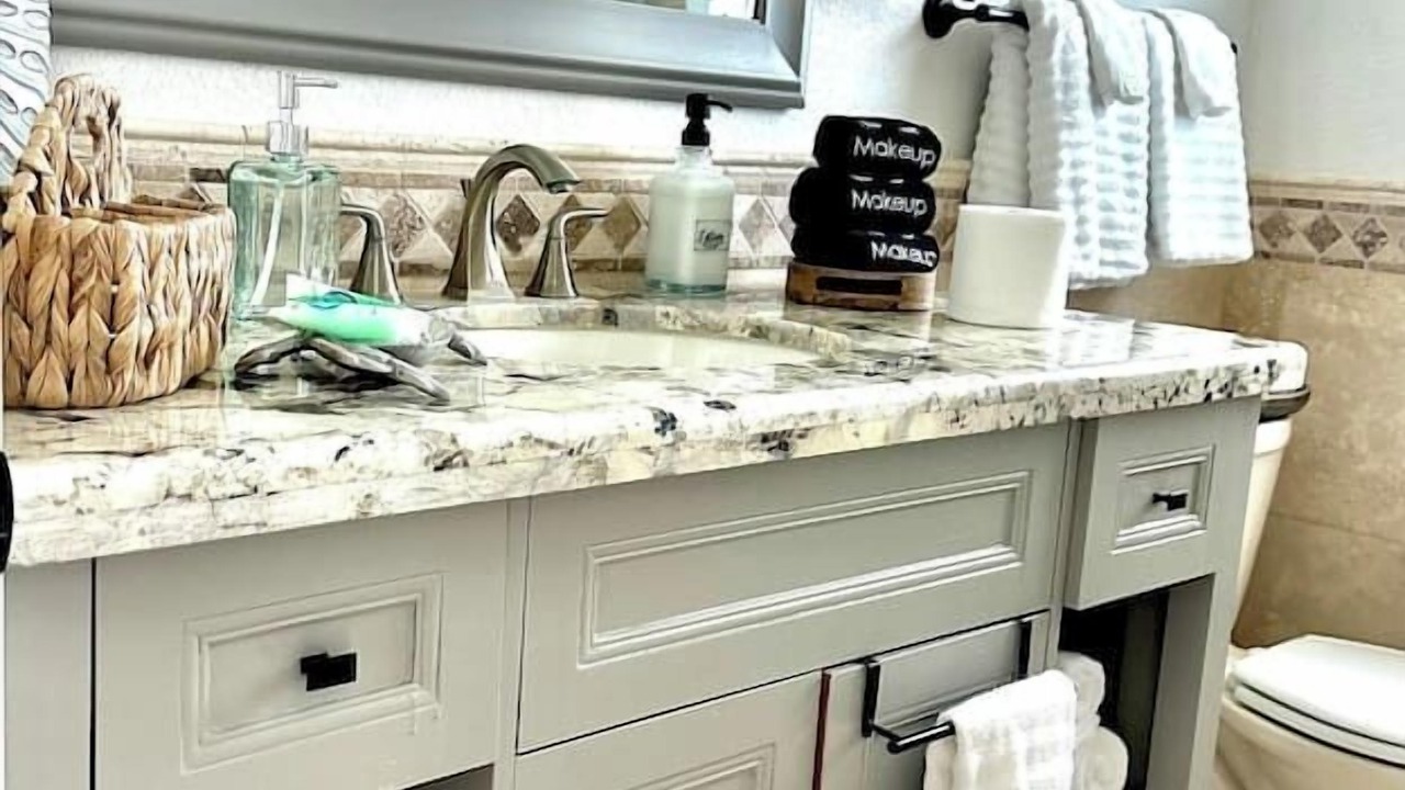 Photo of Bathroom in Caloosahatchee