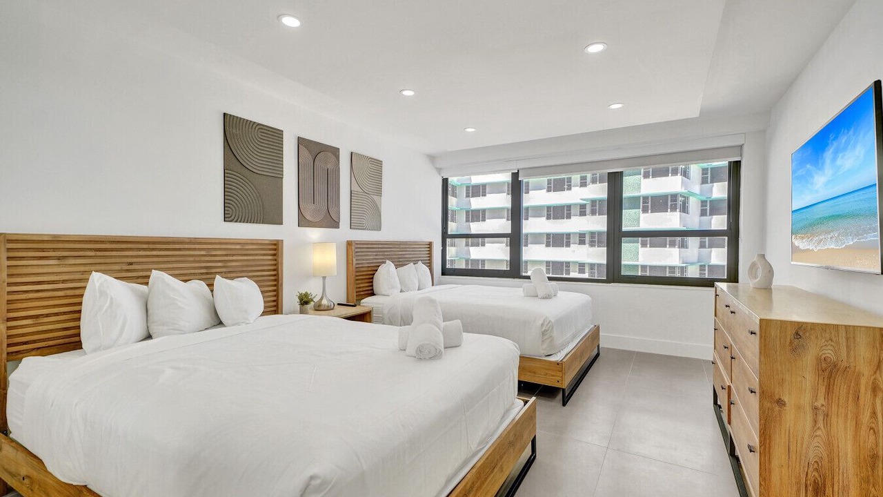 Photo of Bedroom in Mid Beach