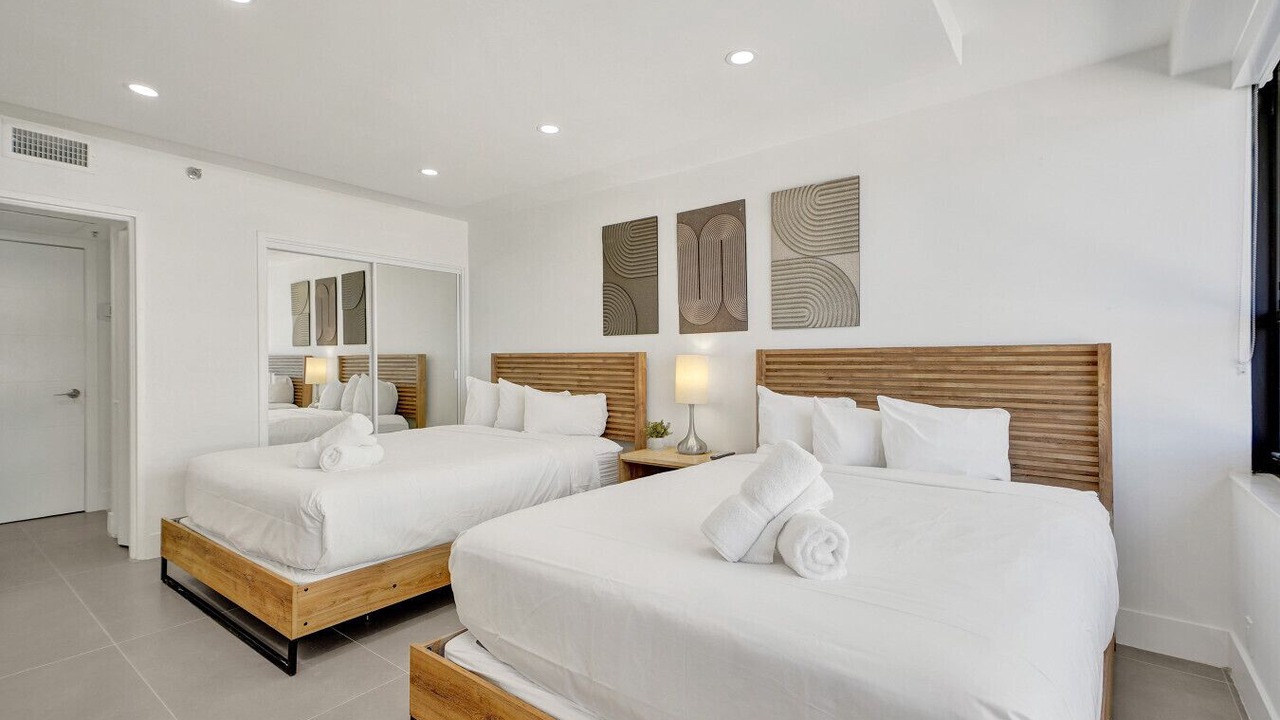 Photo of Bedroom in Mid Beach