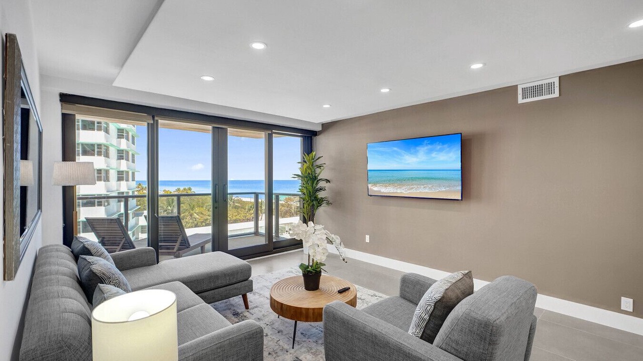 Photo of Livingroom in Mid Beach
