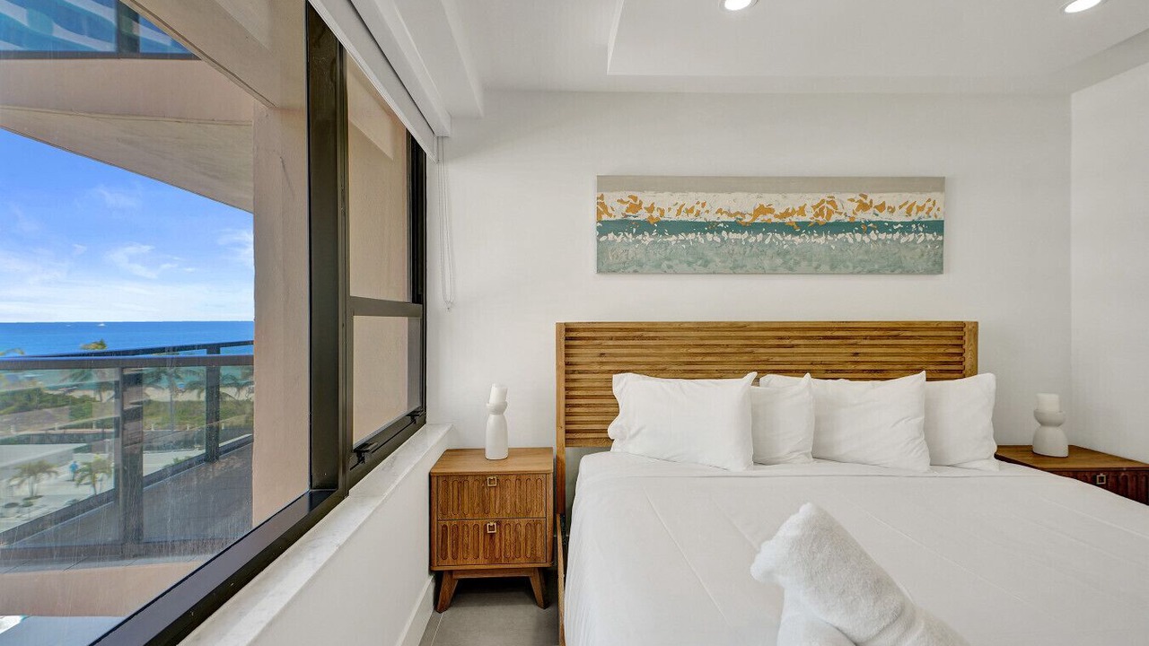 Photo of Bedroom in Mid Beach