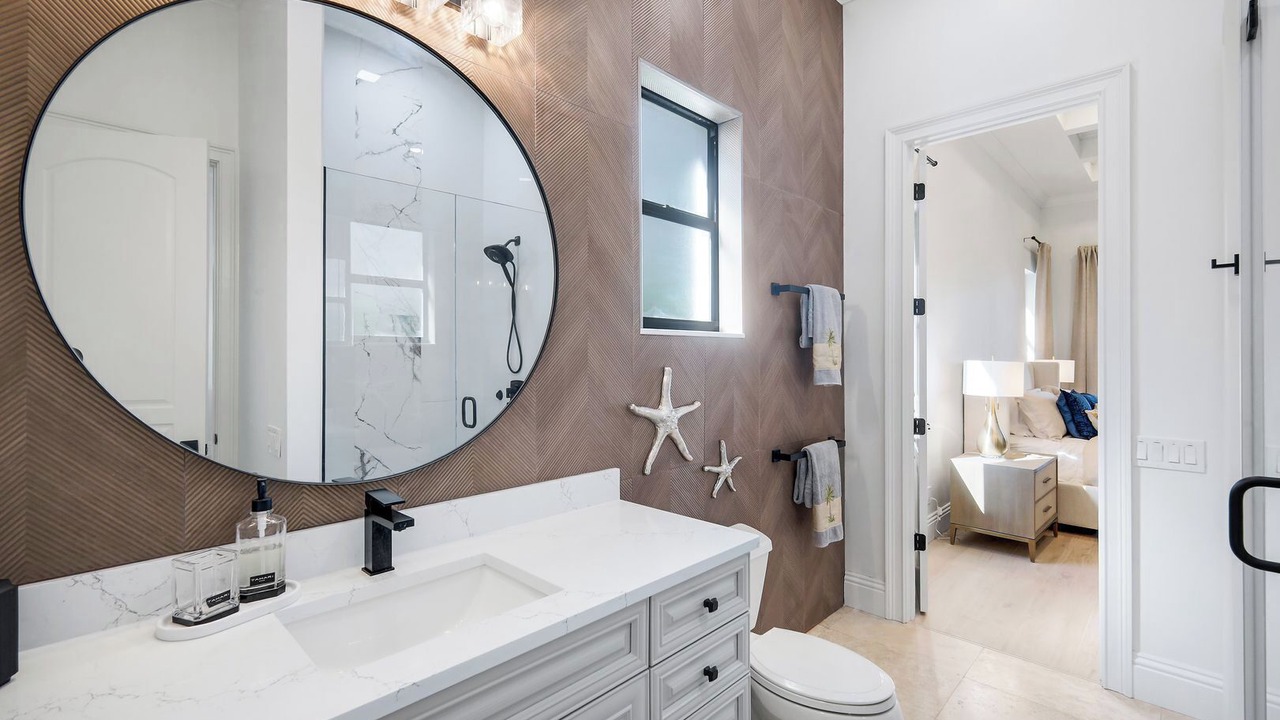 Photo of Bathroom in Pelican