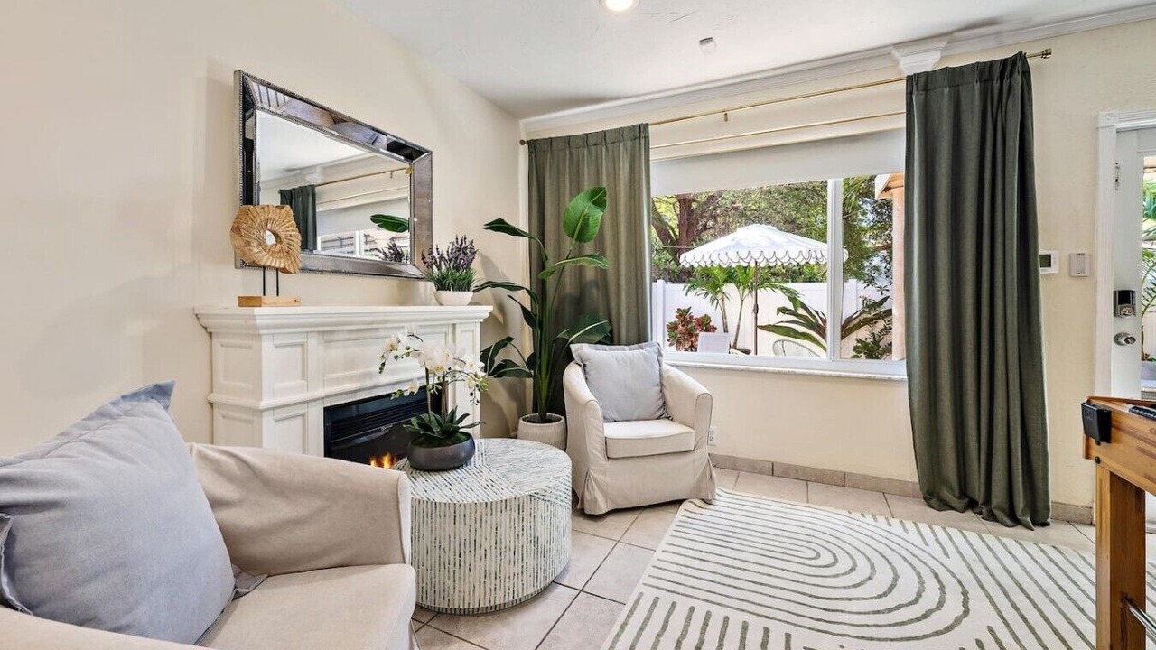 Photo of Livingroom in Northwood Shores