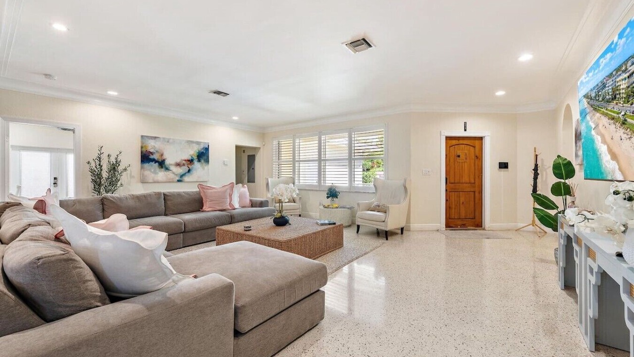 Photo of Livingroom in Northwood Shores