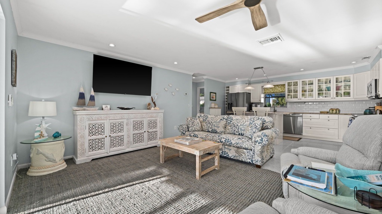 Photo of Livingroom in Saint James City
