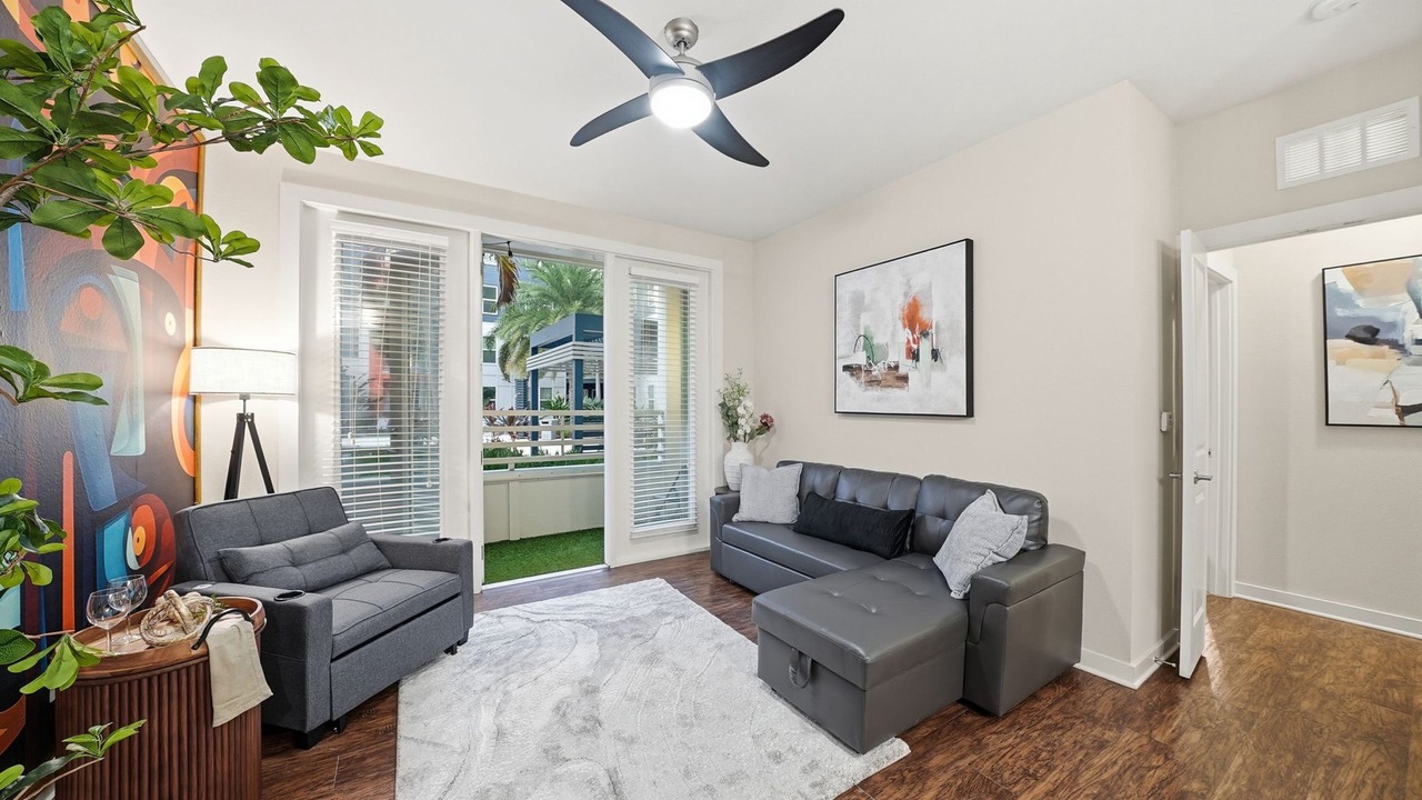 Photo of Livingroom in Courier City - Oscawana