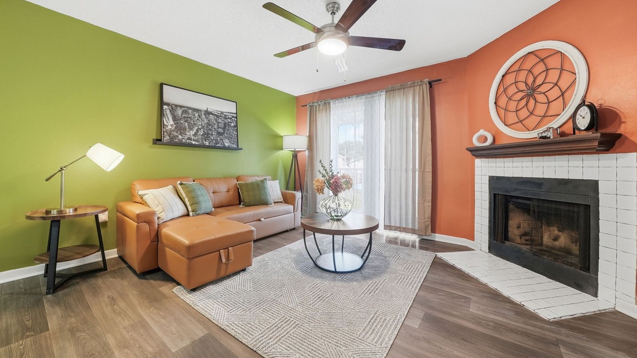 Photo of Livingroom in Town N County Park