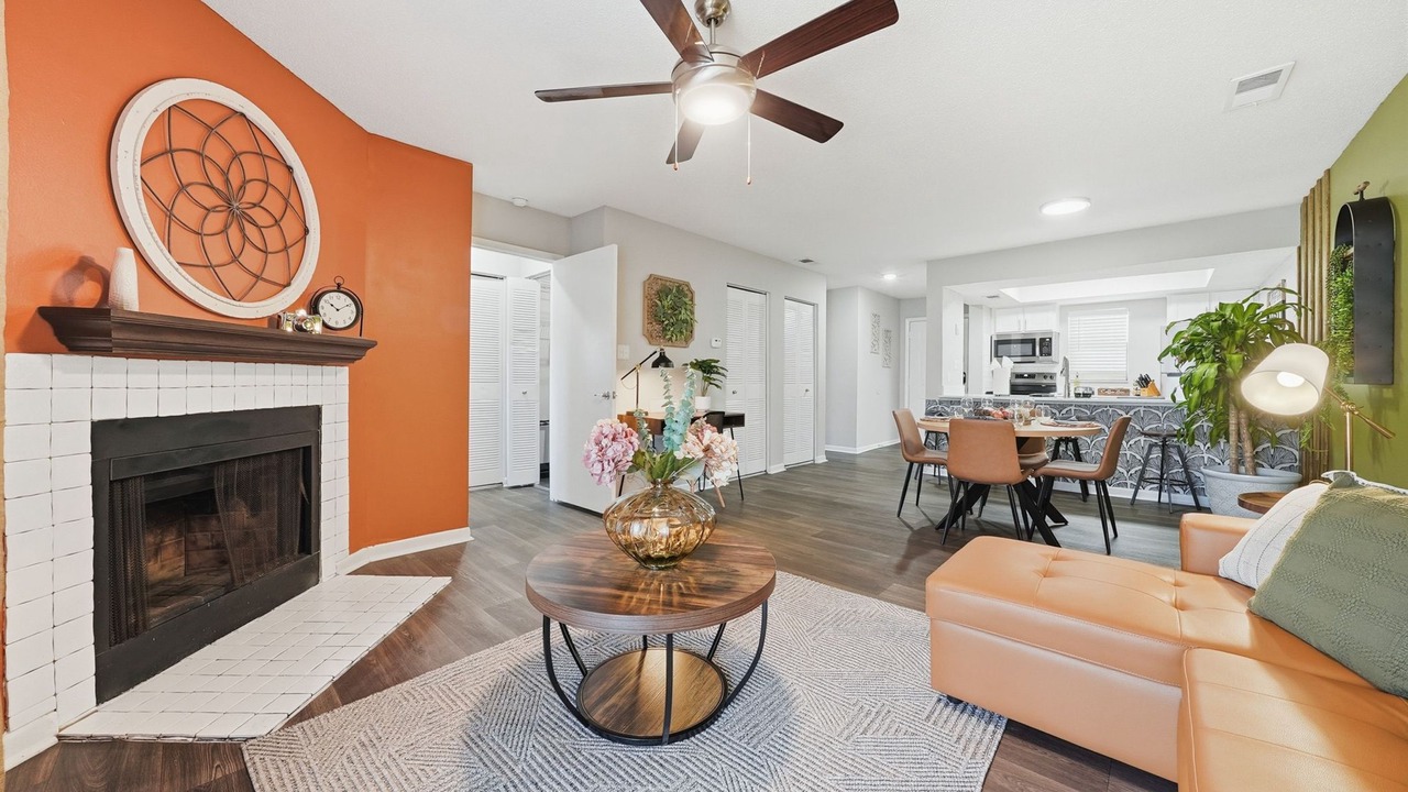 Photo of Livingroom in Town N County Park