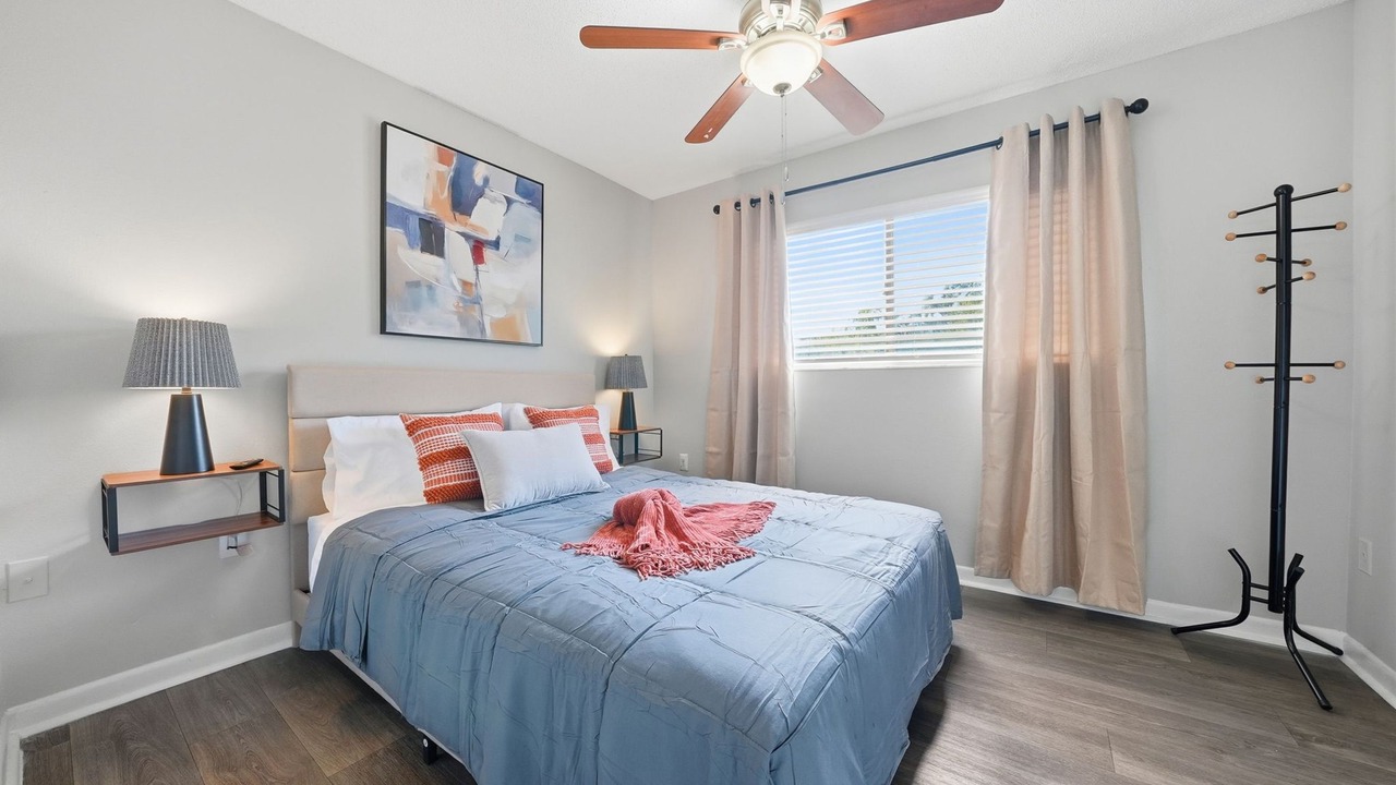 Photo of Bedroom in Town N County Park