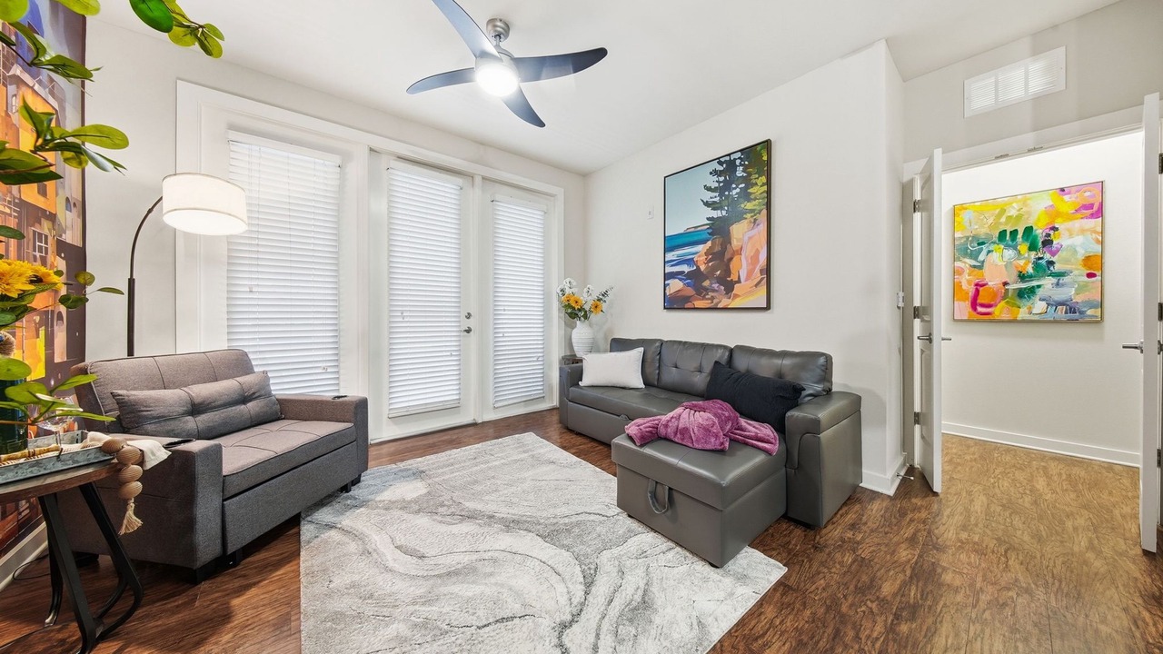 Photo of Livingroom in Courier City - Oscawana