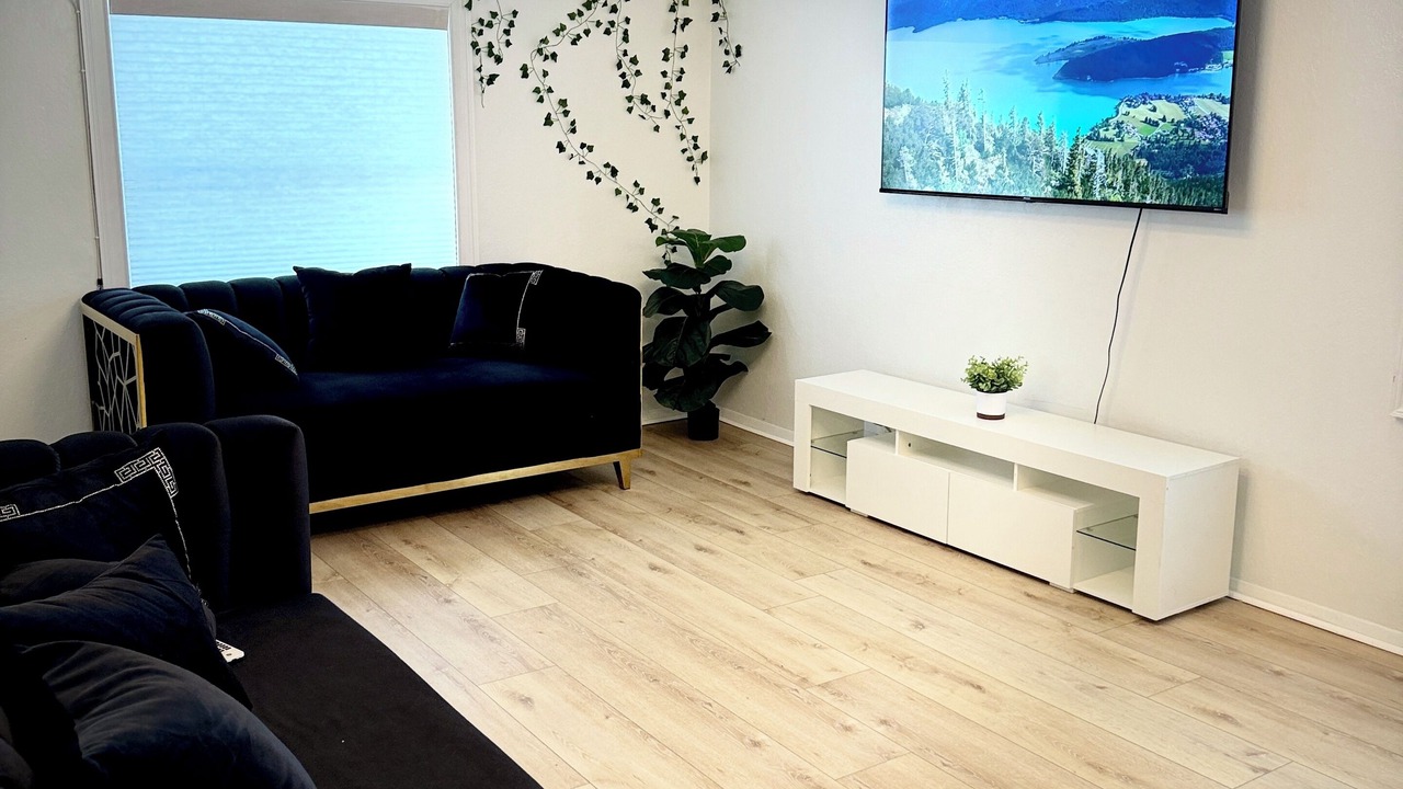 Photo of Livingroom in Town N County Park