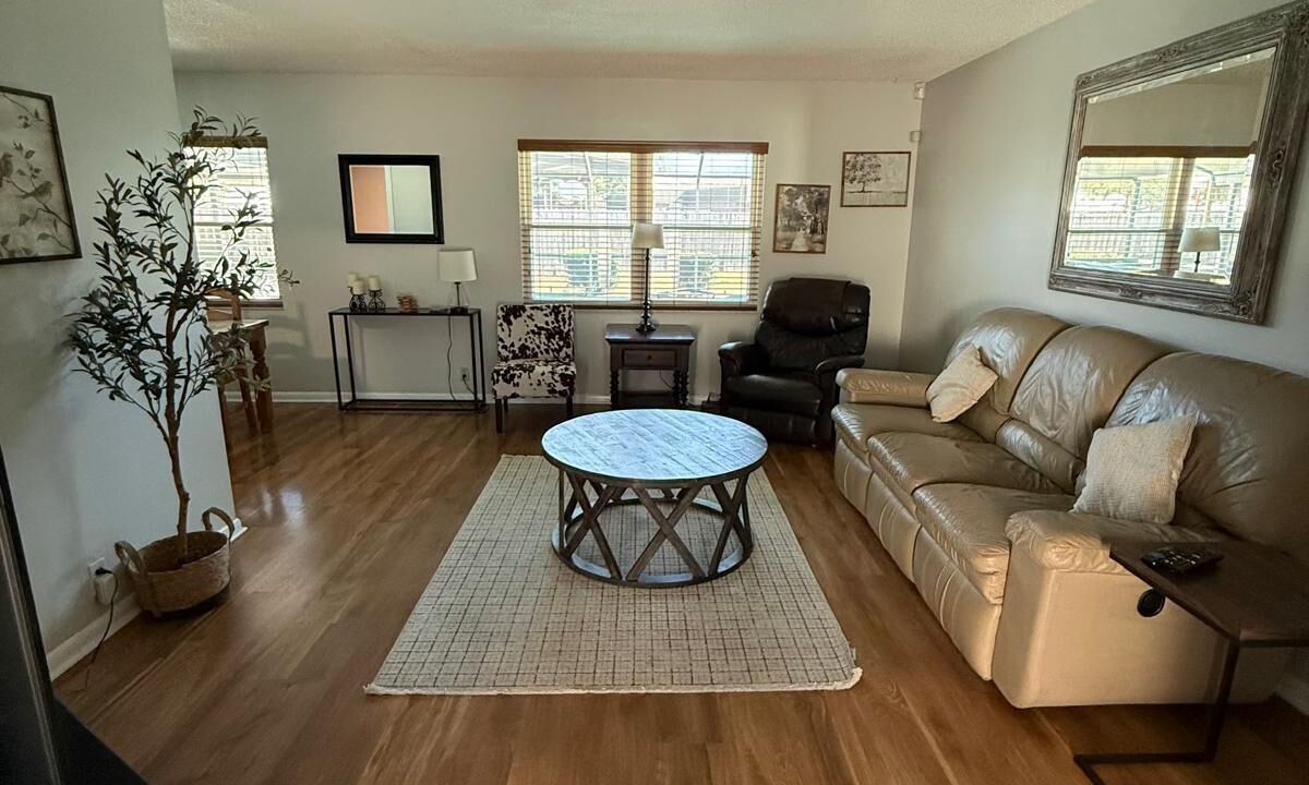 Photo of Livingroom in Cypress Gardens