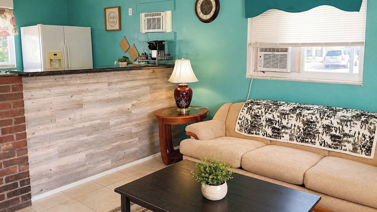 Photo of Livingroom in Pine Manor
