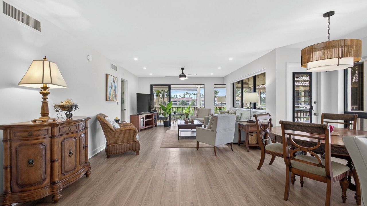 Photo of Livingroom in Hunt Club