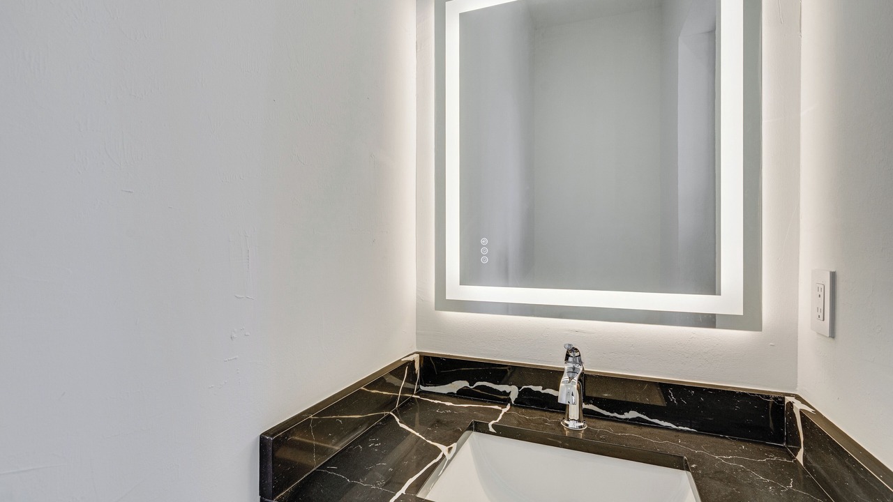 Photo of Bathroom in Caloosahatchee