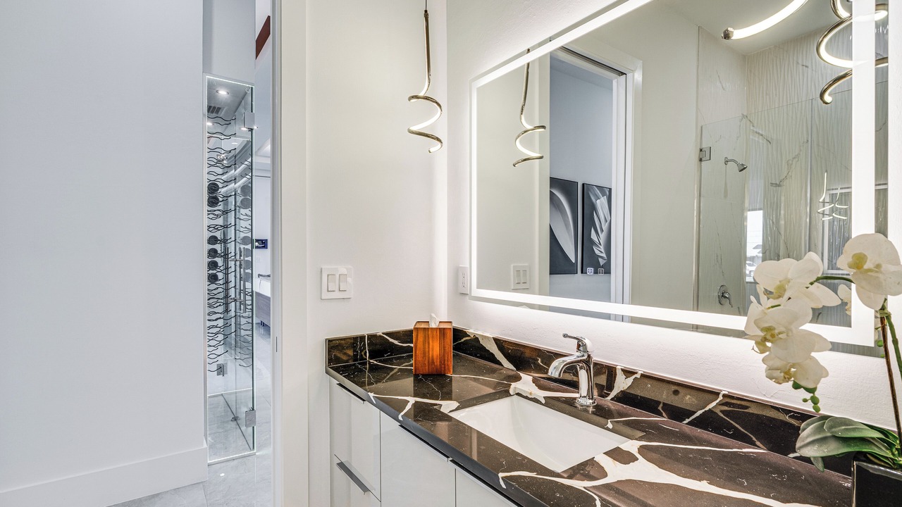 Photo of Bathroom in Caloosahatchee