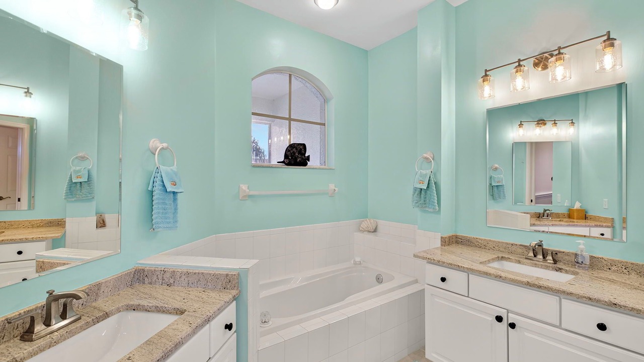 Photo of Bathroom in Tropical Cove