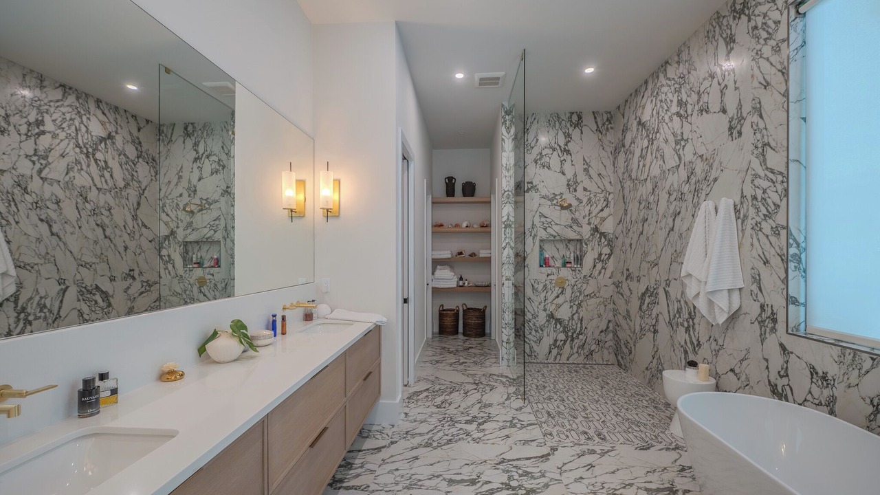 Photo of Bathroom in Naples Park