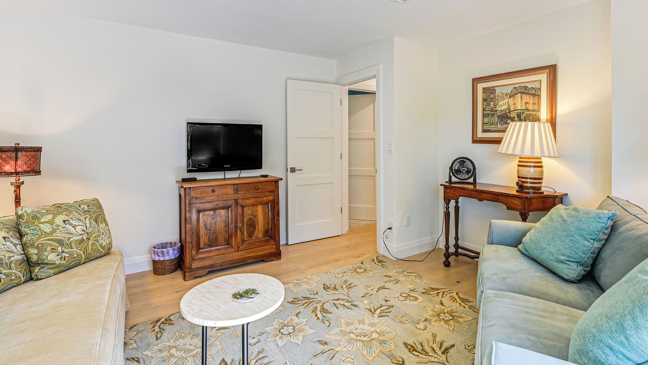 Photo of Livingroom in Imperial Golf Estates