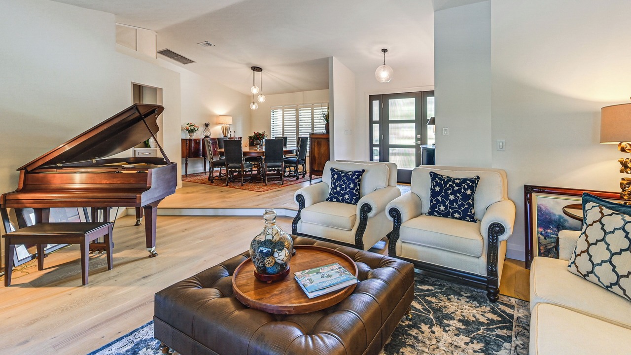 Photo of Livingroom in Imperial Golf Estates
