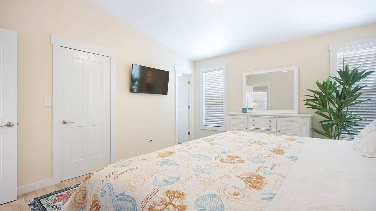 Photo of Bedroom in Laguna Shores