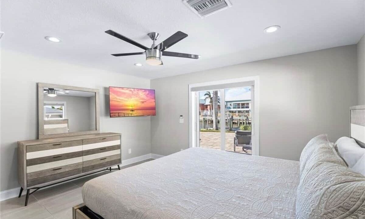 Photo of Bedroom in Siesta Isle